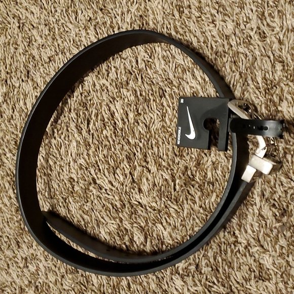 Brand new reversible Nike belt - Picture 3 of 7